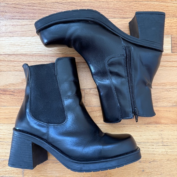 Vintage 90s/00s Chunky Chelsea Leather ankle boots in classic black 🖤 - Picture 1 of 8